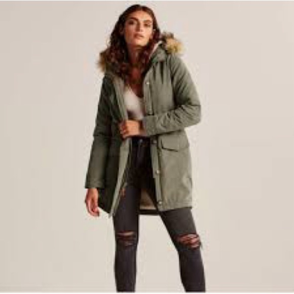 Abercrombie & Fitch Sherpa Lined Military Green Parka